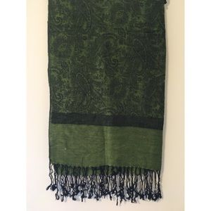 NWOT Green Paisley Print Pashmina Scarf